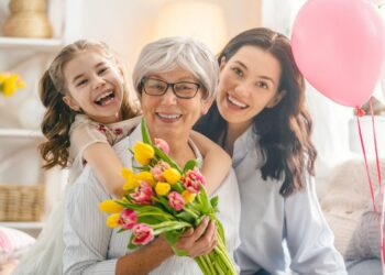 Привітання з Днем народження для бабусі в прозі своїми словами