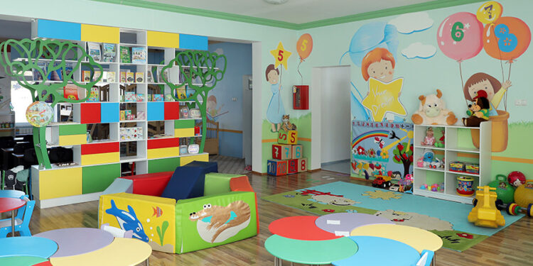 Сценарій дитячого свята “Подорож країнами світу”