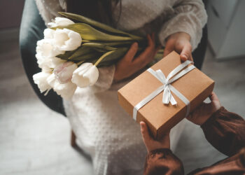 Що подарувати мамі на день народження?