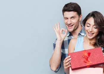 Що подарувати дівчині на день народження