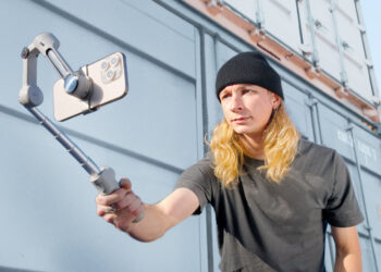 Insta360 Flow 2 Pro для вертикальной съёмки: идеален ли он для Reels, TikTok и сторис-блогинга?