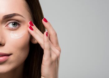 Як правильно купити креми для обличчя в Україні