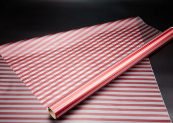 Якісний захист для квітів: чому пакувальна плівка — незамінний матеріал для флористів